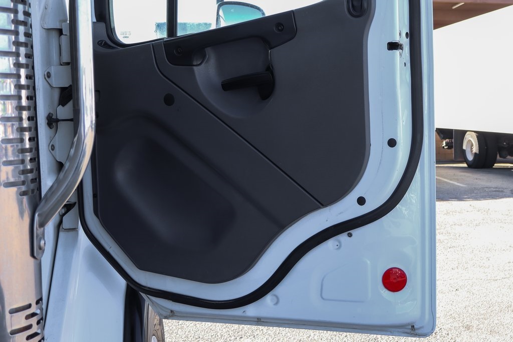 Used 2016 Freightliner M2 106 - photo 45