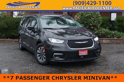 Used 2023 Chrysler Pacifica Touring L Minivan for sale #60196 - photo 1