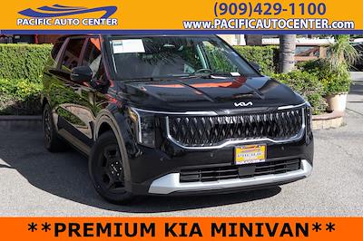 Used 2025 Kia Carnival - photo 1