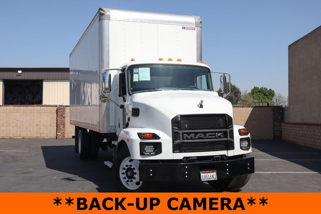 Used 2022 Mack MD6 - photo 2