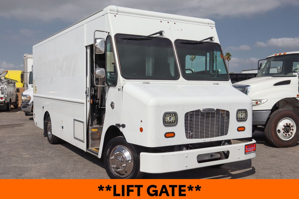 Used 2016 Freightliner MT 45 - photo 2