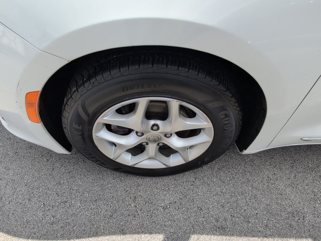 Used 2020 Chrysler Pacifica - photo 11