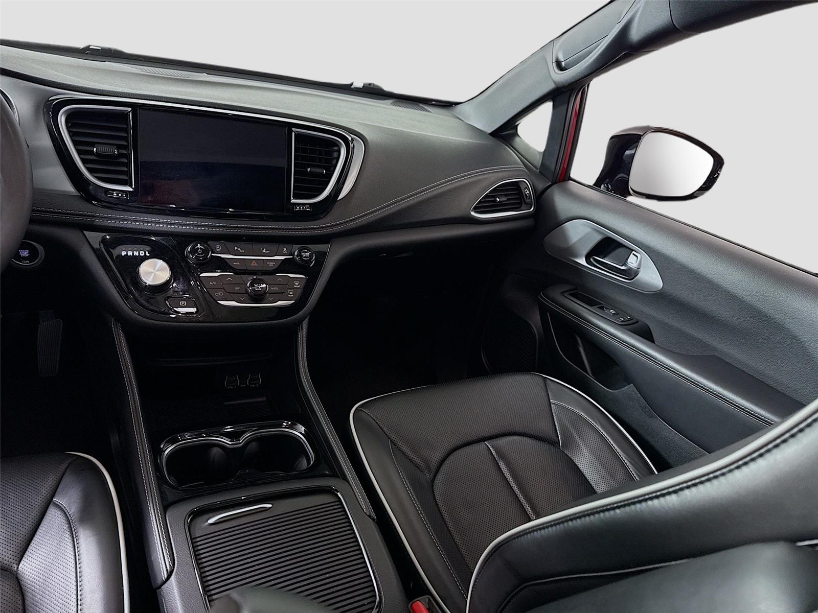Used 2025 Chrysler Pacifica - photo 19