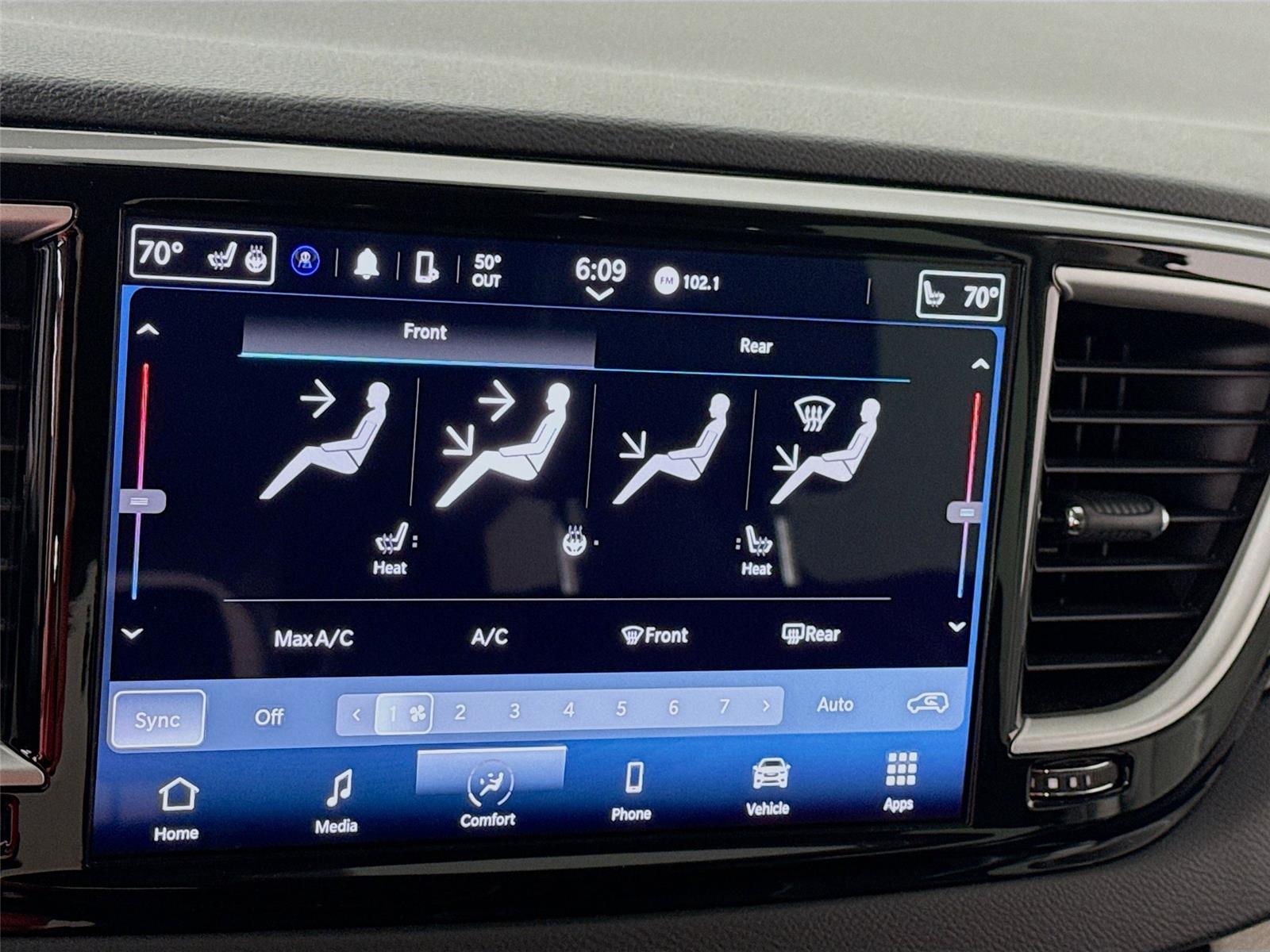 Used 2023 Chrysler Pacifica - photo 15