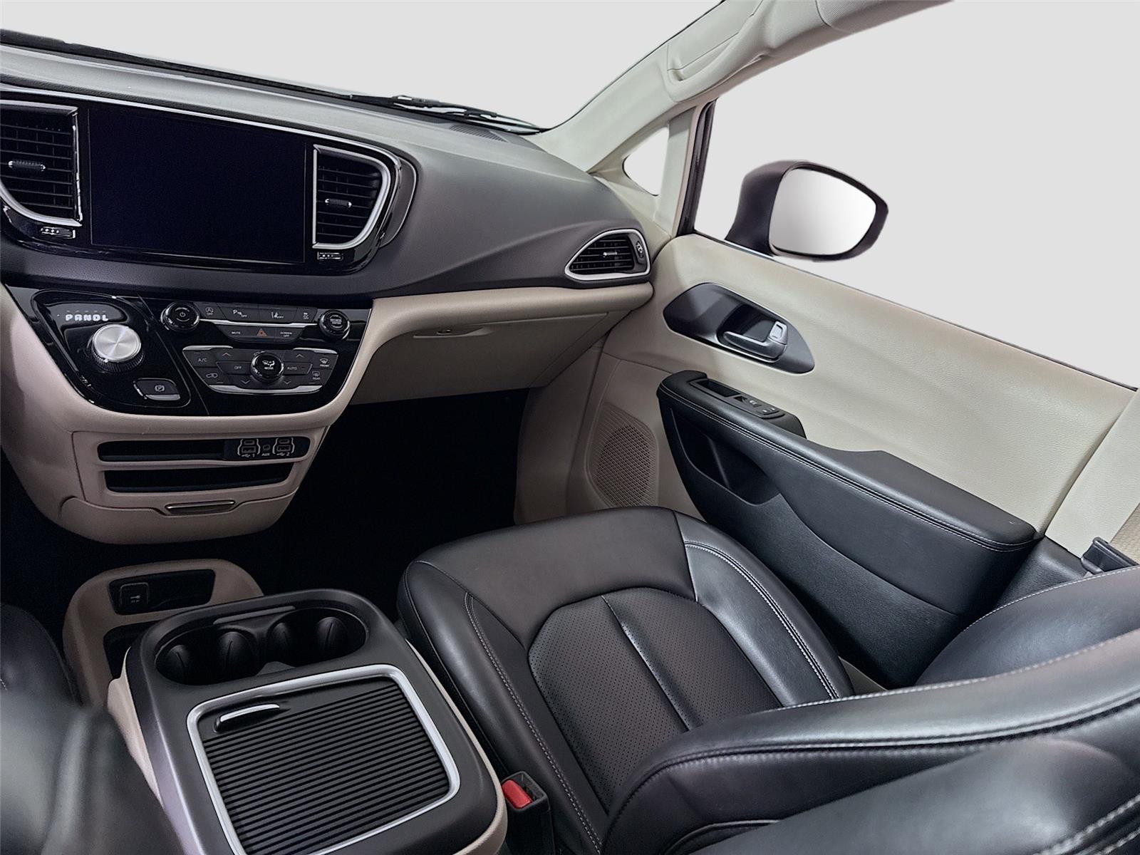 Used 2023 Chrysler Pacifica - photo 17