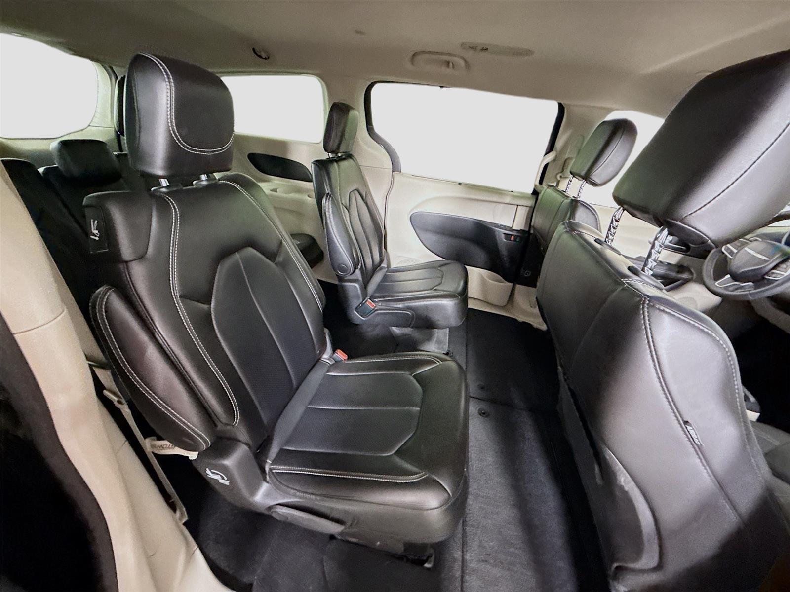 Used 2023 Chrysler Pacifica - photo 22