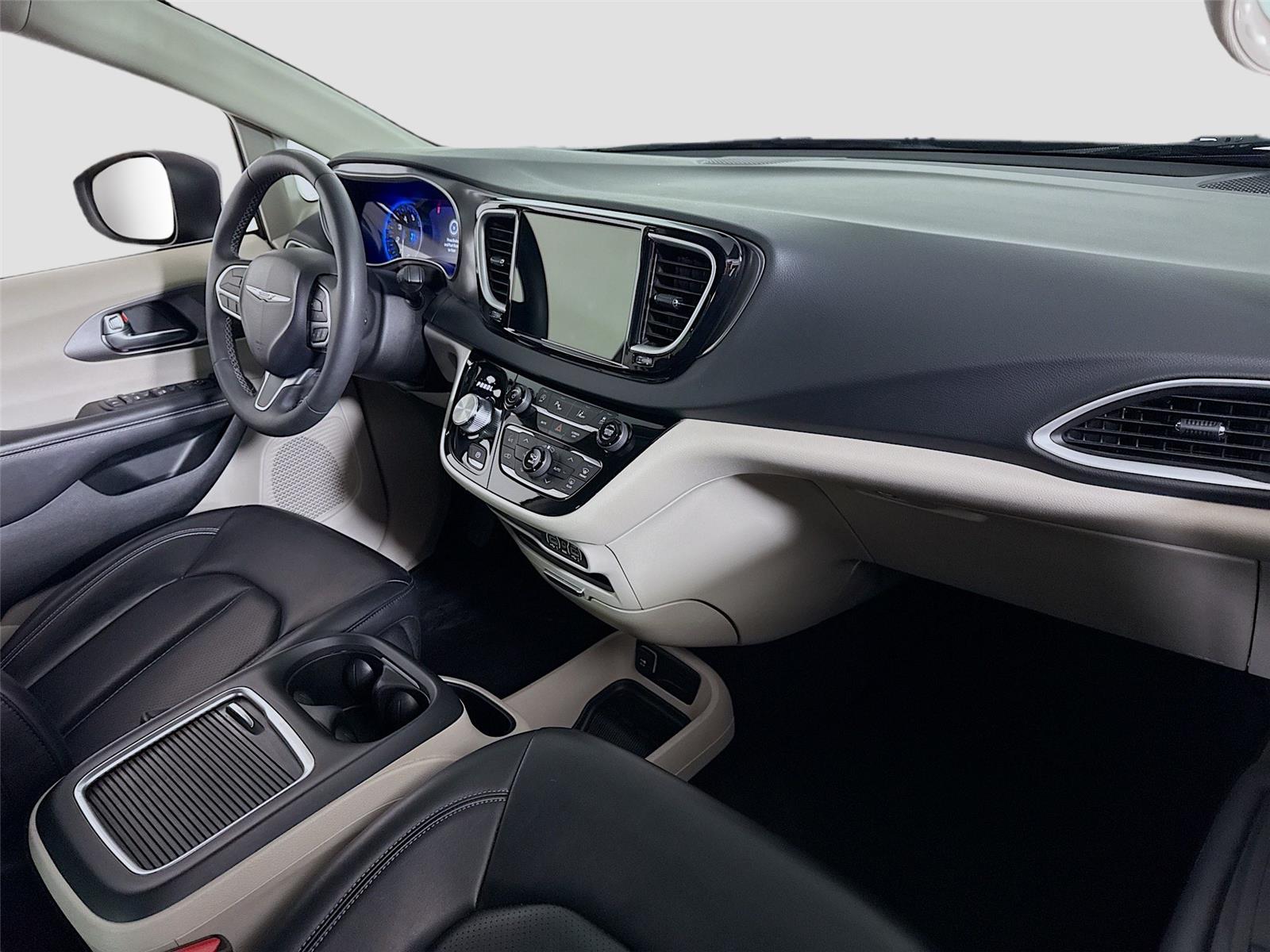 Used 2023 Chrysler Pacifica - photo 24