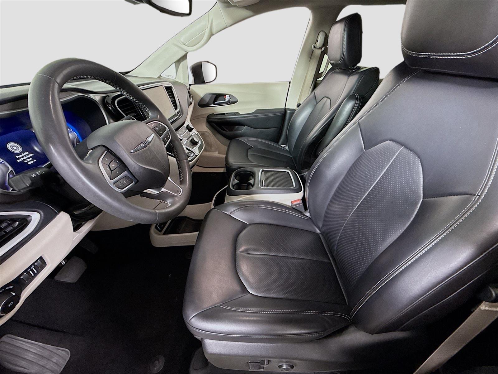 Used 2023 Chrysler Pacifica - photo 16