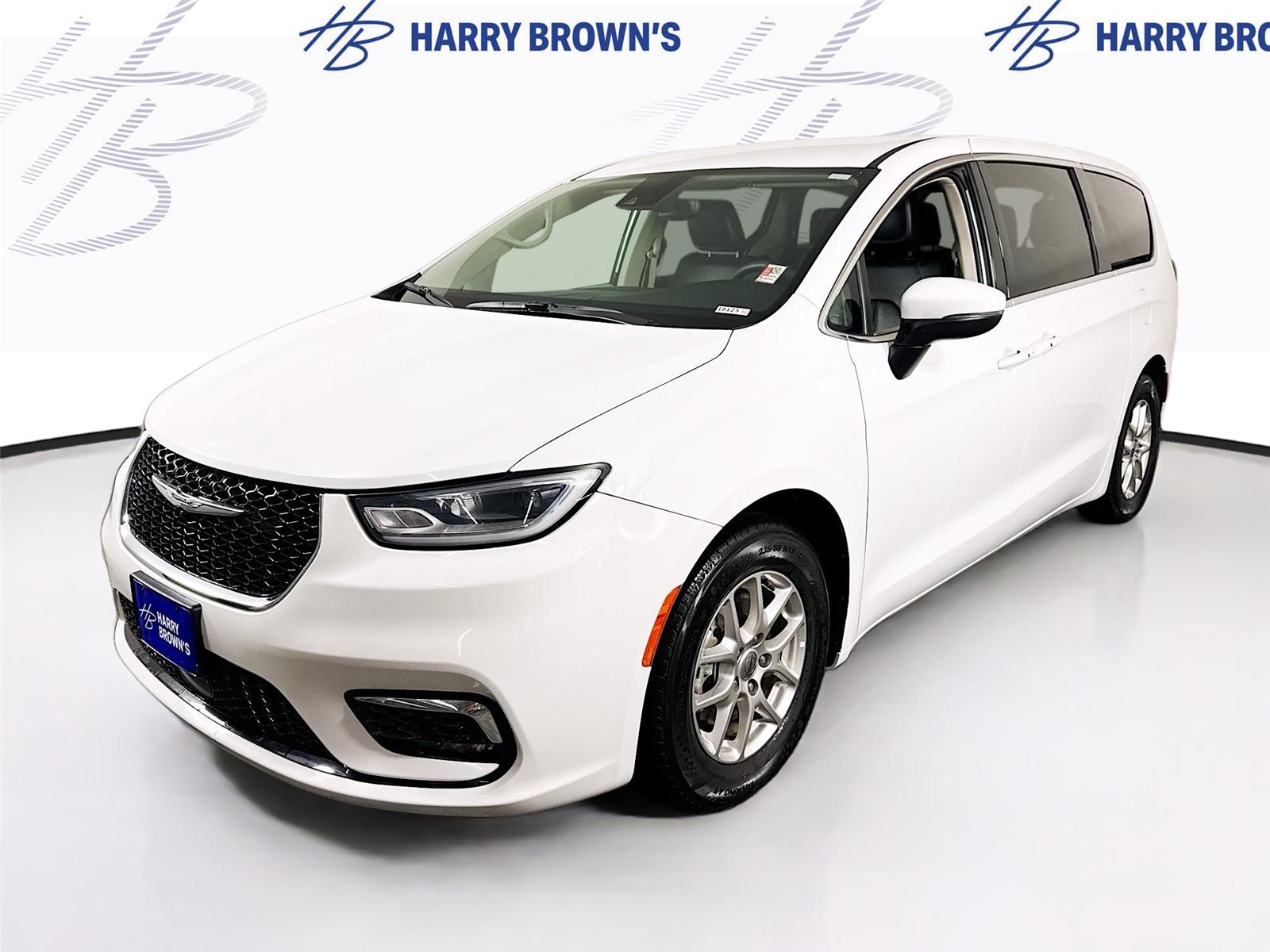 Used 2023 Chrysler Pacifica - photo 1