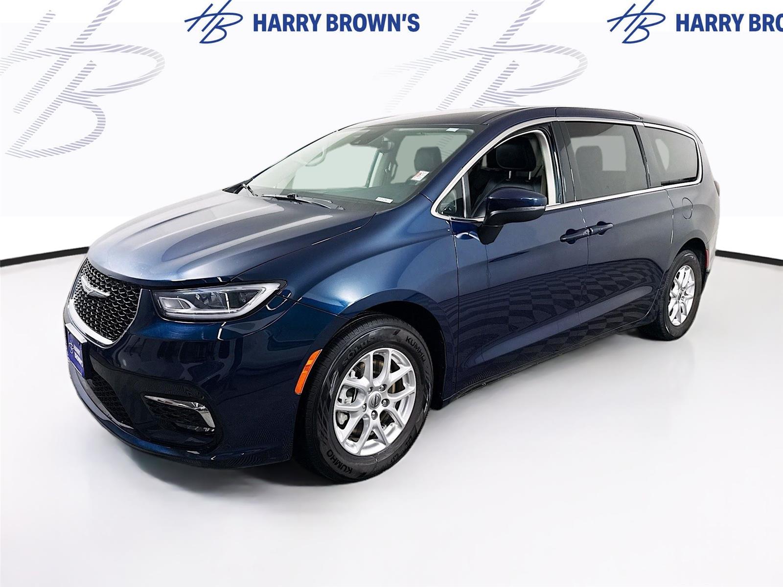 Used 2023 Chrysler Pacifica - photo 1