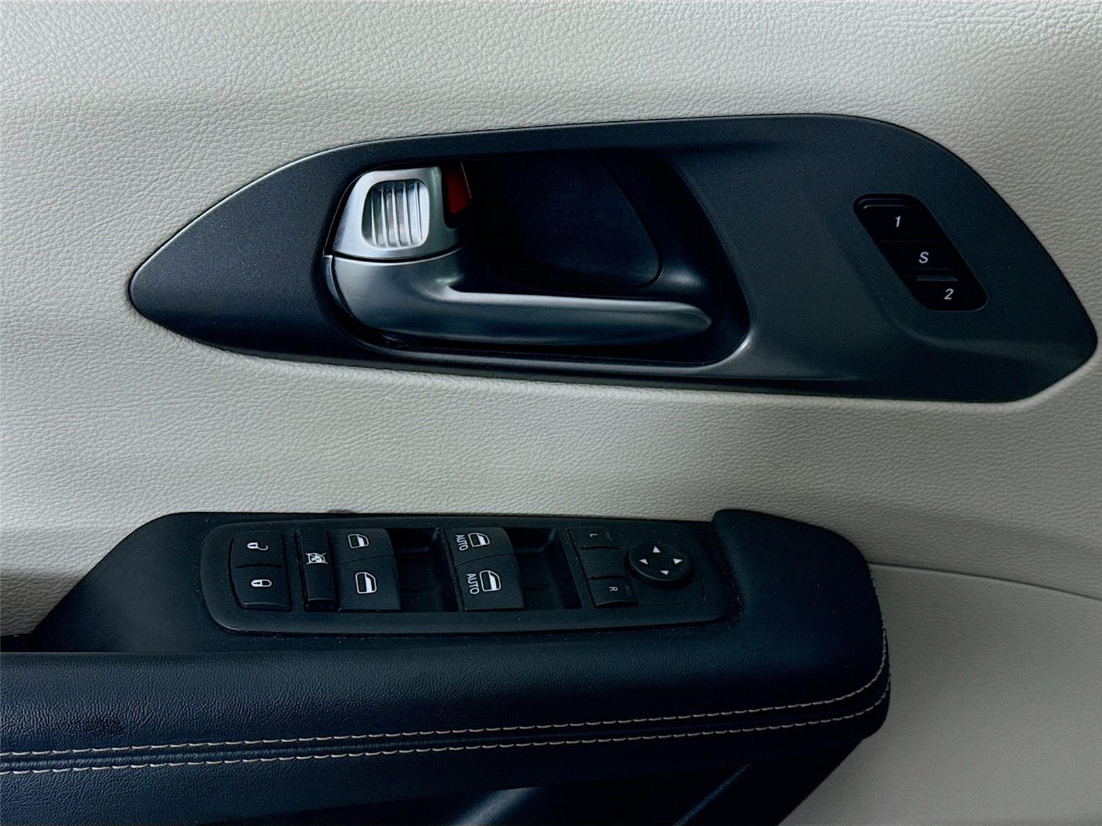Used 2023 Chrysler Pacifica - photo 13