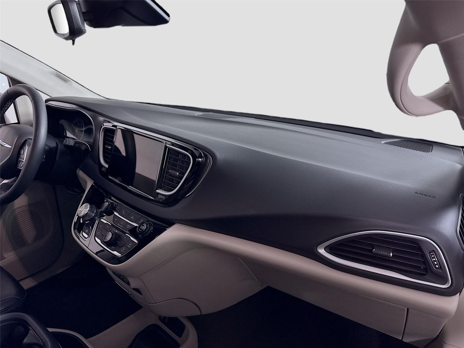 Used 2023 Chrysler Pacifica - photo 24