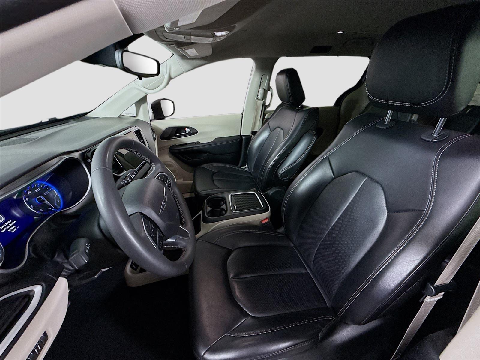 Used 2023 Chrysler Pacifica - photo 16