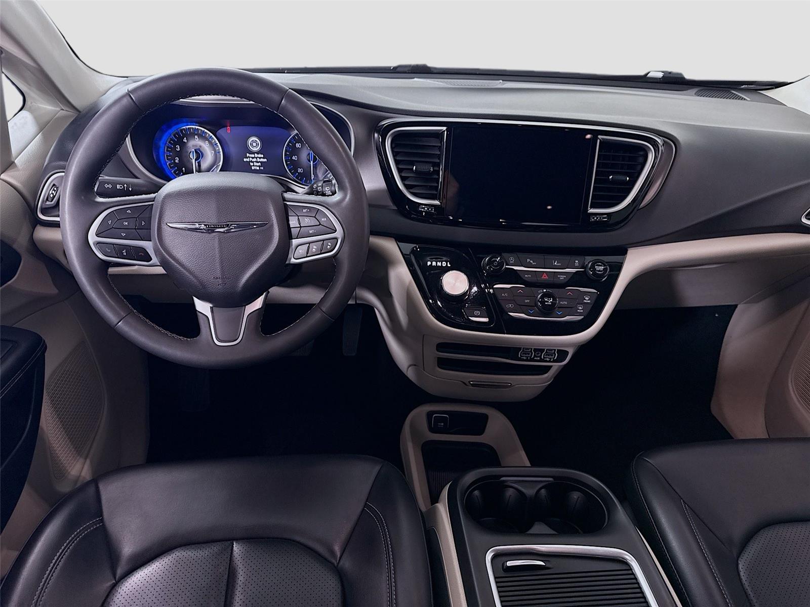 Used 2023 Chrysler Pacifica - photo 2