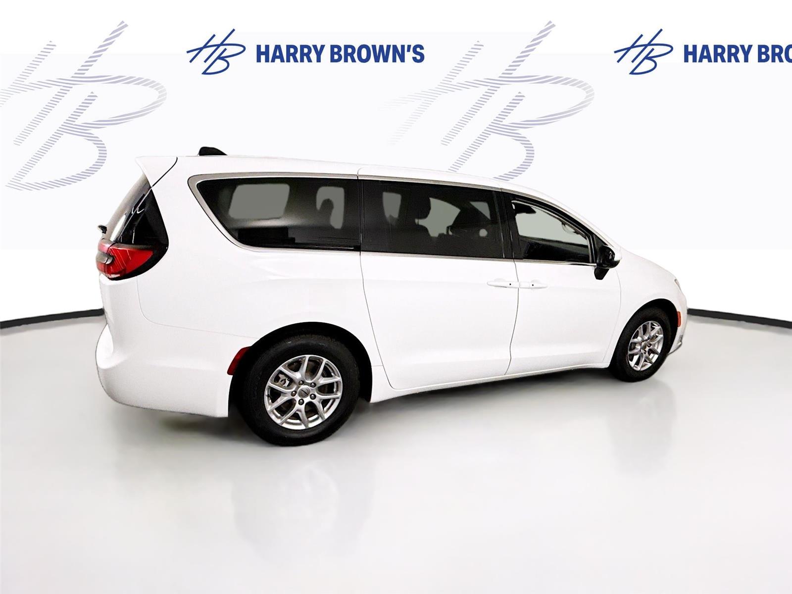 Used 2023 Chrysler Pacifica - photo 34