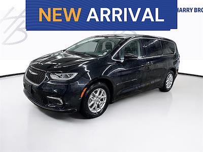 Used 2023 Chrysler Pacifica - photo 1