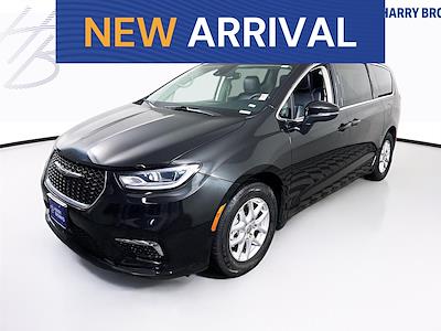 Used 2023 Chrysler Pacifica - photo 1