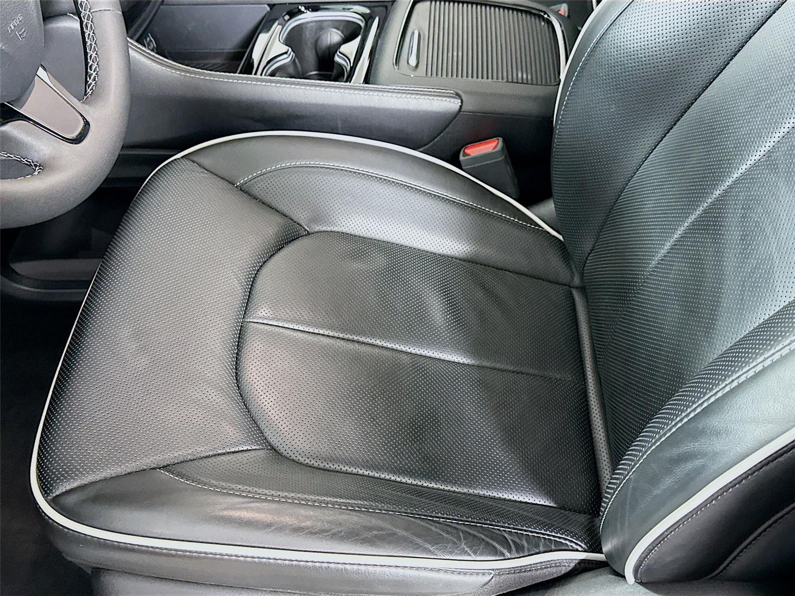 Used 2025 Chrysler Pacifica - photo 6