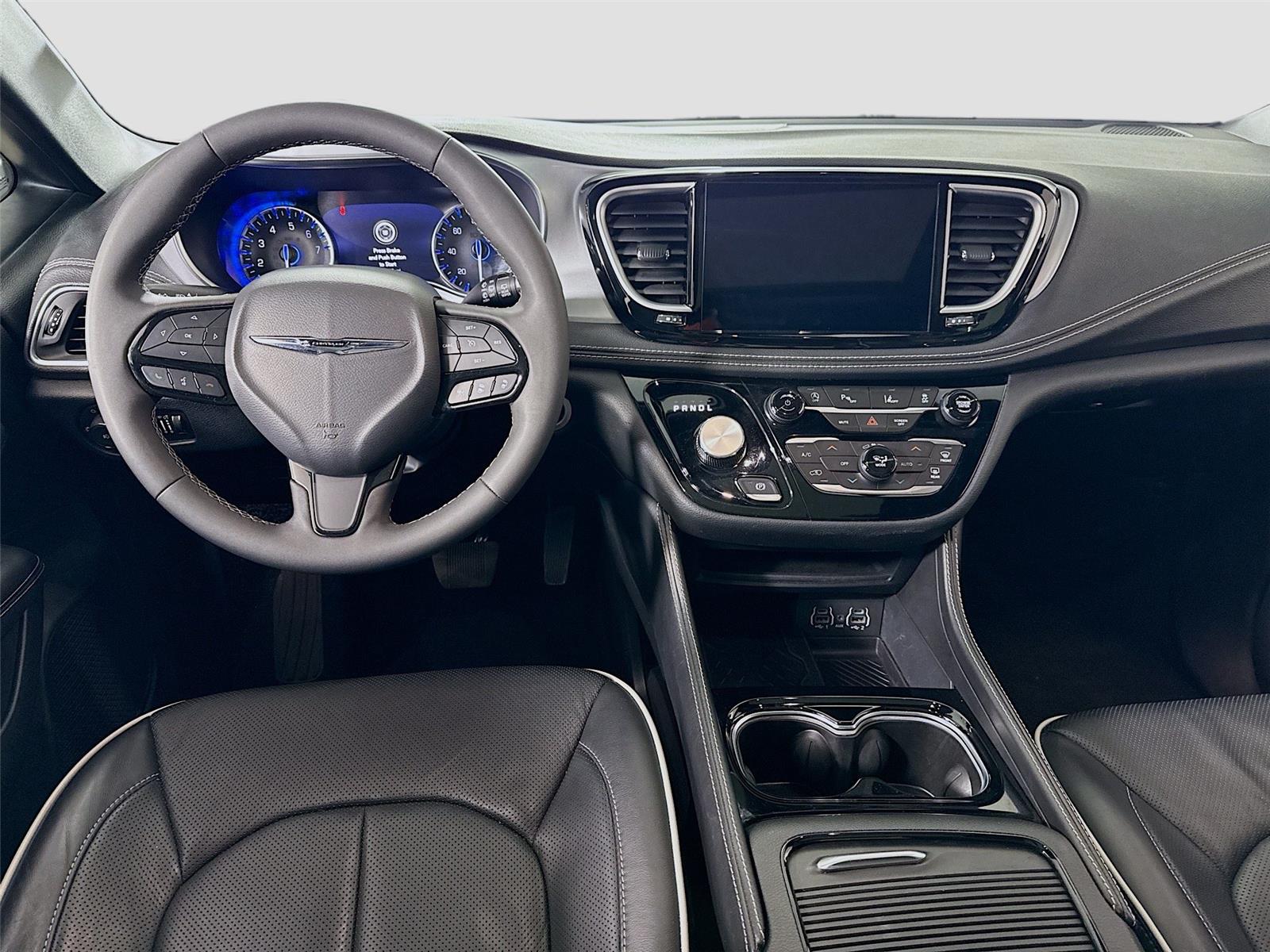 Used 2025 Chrysler Pacifica - photo 28