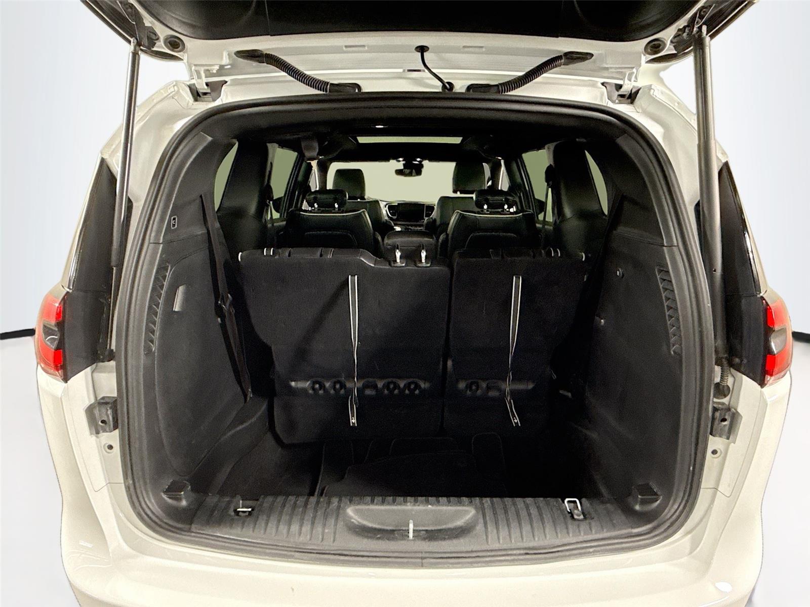 Used 2025 Chrysler Pacifica - photo 13