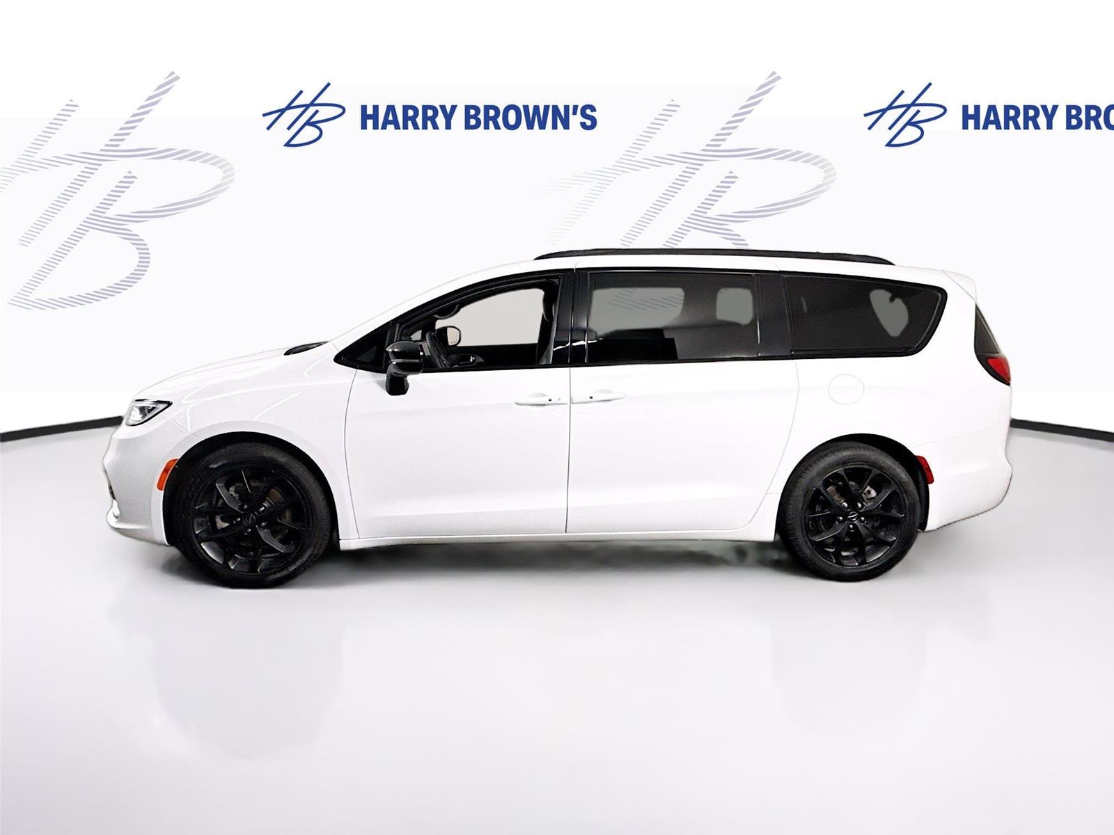 Used 2025 Chrysler Pacifica - photo 23