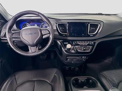 Used 2020 Chrysler Pacifica - photo 2