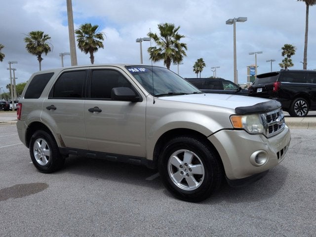 Used 2011 Ford Escape - photo 2