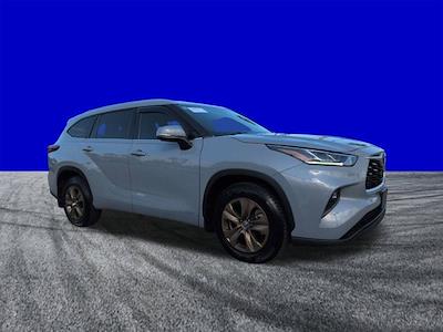 Used 2022 Toyota Highlander - photo 1