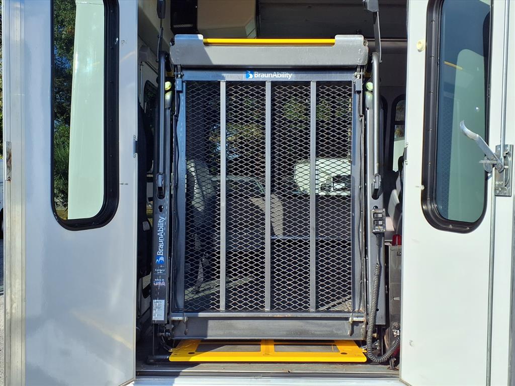 Used 2021 Ford E-450 - photo 13