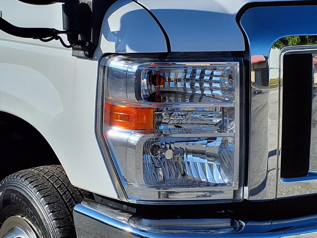 Used 2021 Ford E-450 - photo 6