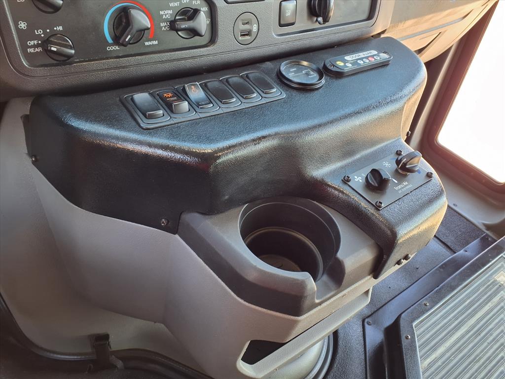 Used 2021 Ford E-450 - photo 29