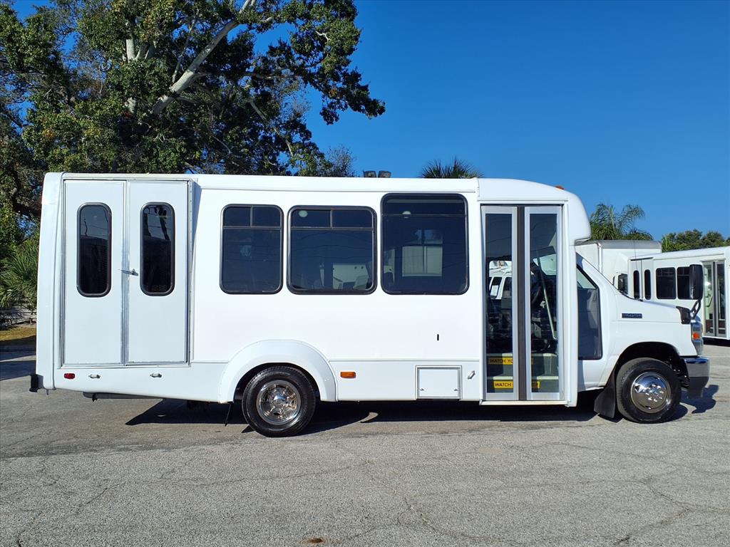 Used 2021 Ford E-450 - photo 7
