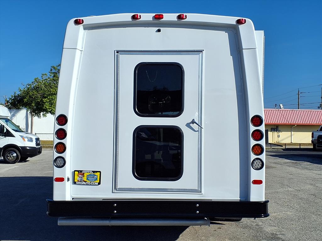 Used 2021 Ford E-450 - photo 5