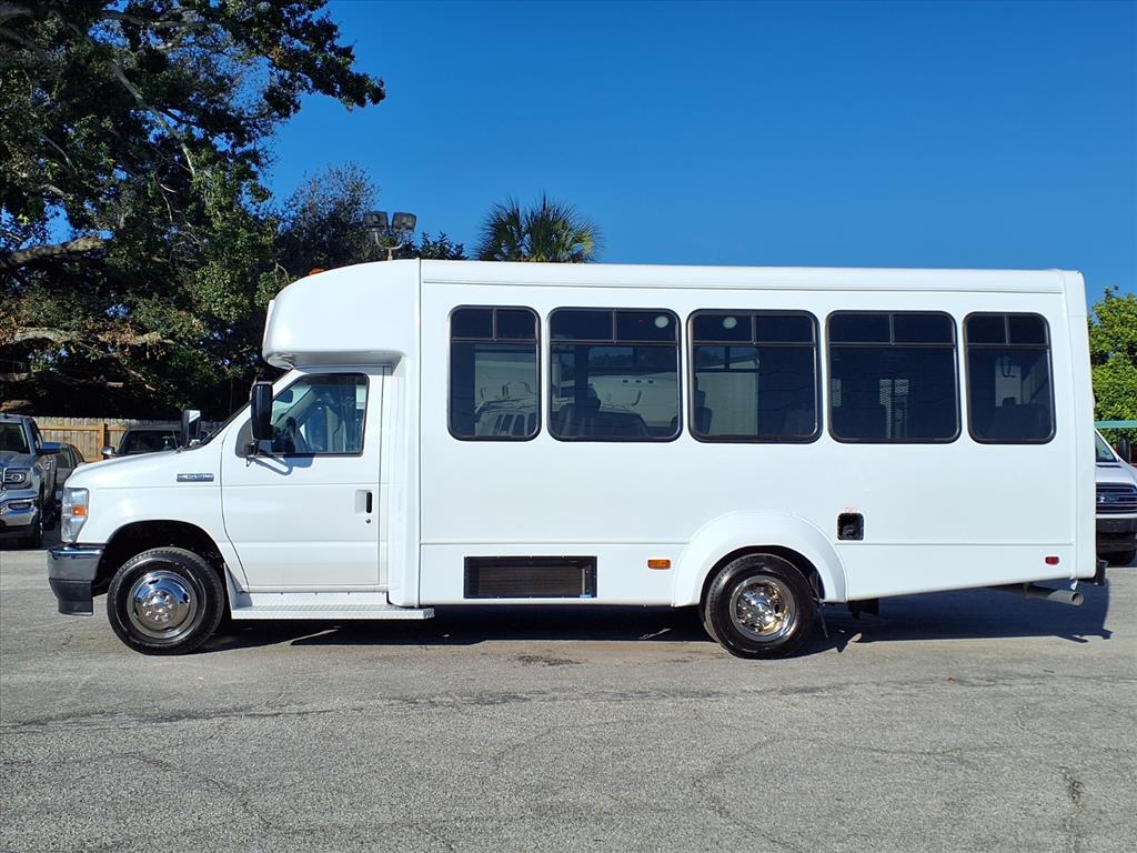 Used 2021 Ford E-450 - photo 9