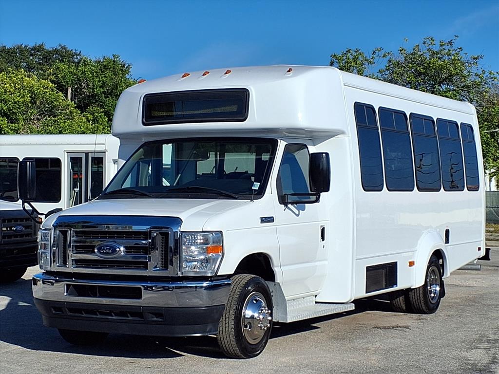 Used 2021 Ford E-450 - photo 10