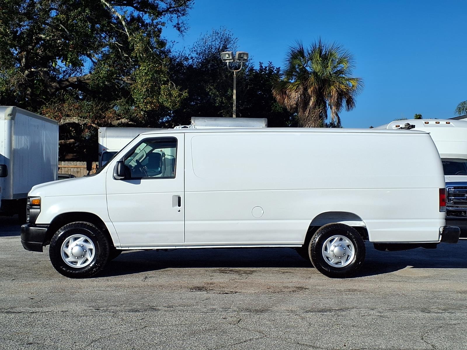 Used 2013 Ford E-350 - photo 10