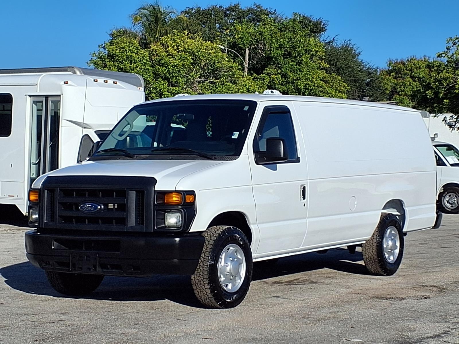 Used 2013 Ford E-350 - photo 11