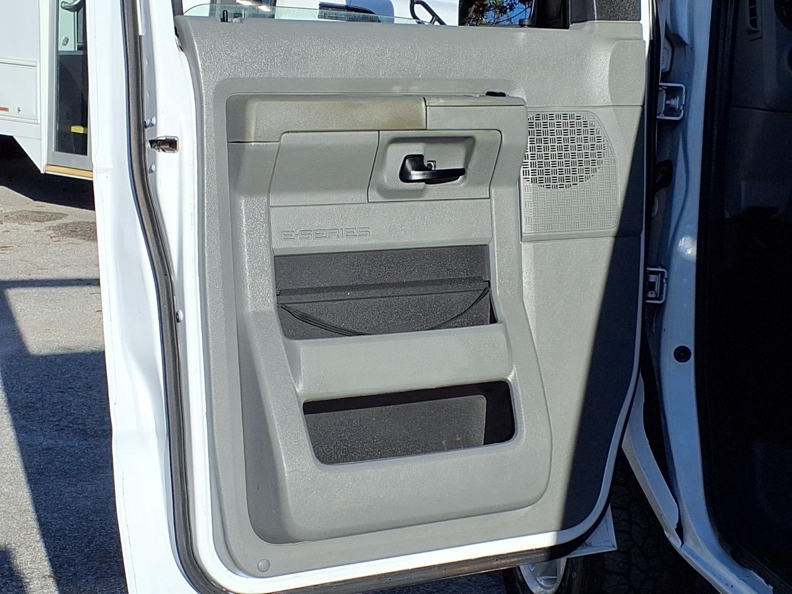 Used 2013 Ford E-350 - photo 17