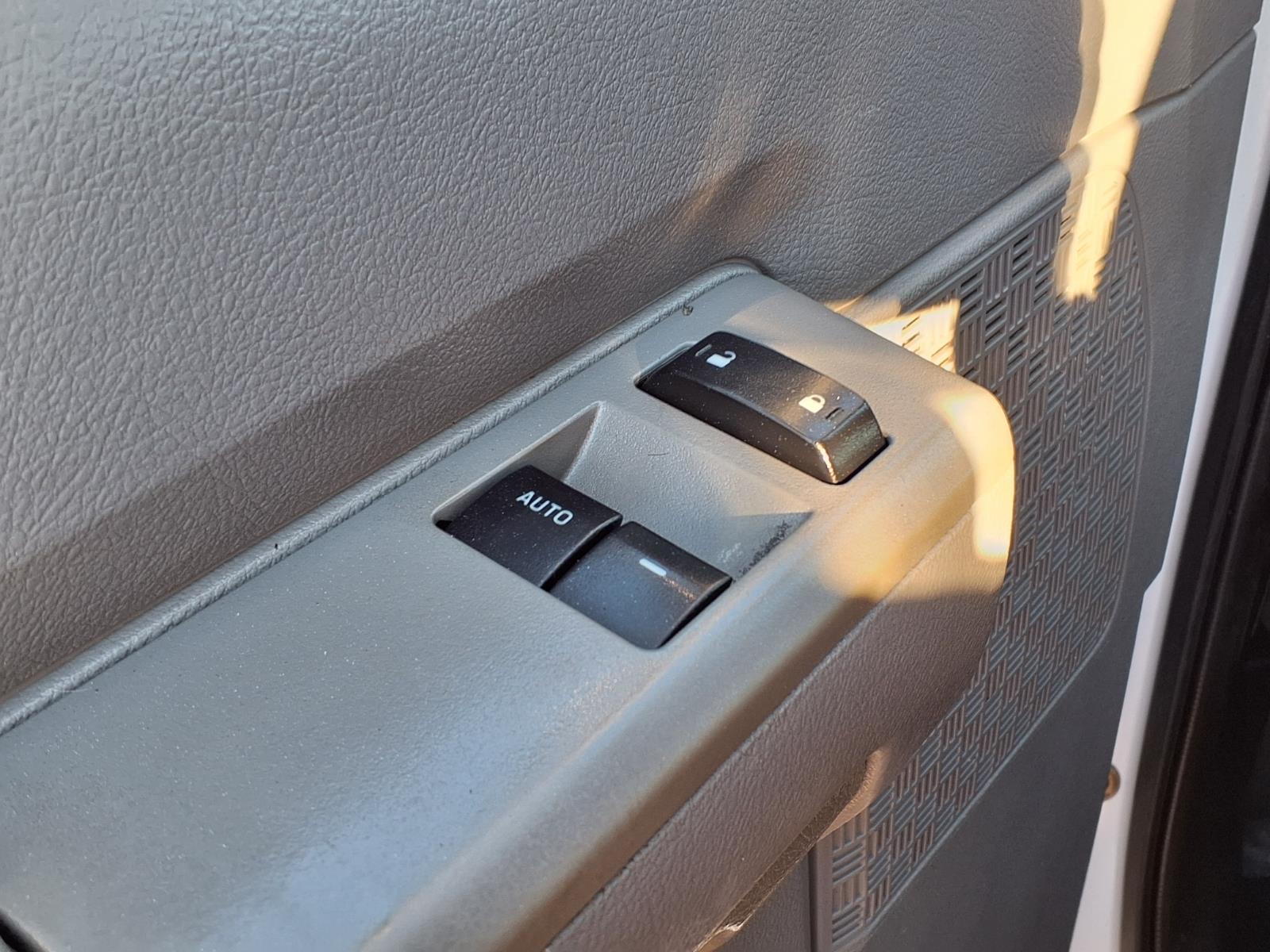 Used 2013 Ford E-350 - photo 18