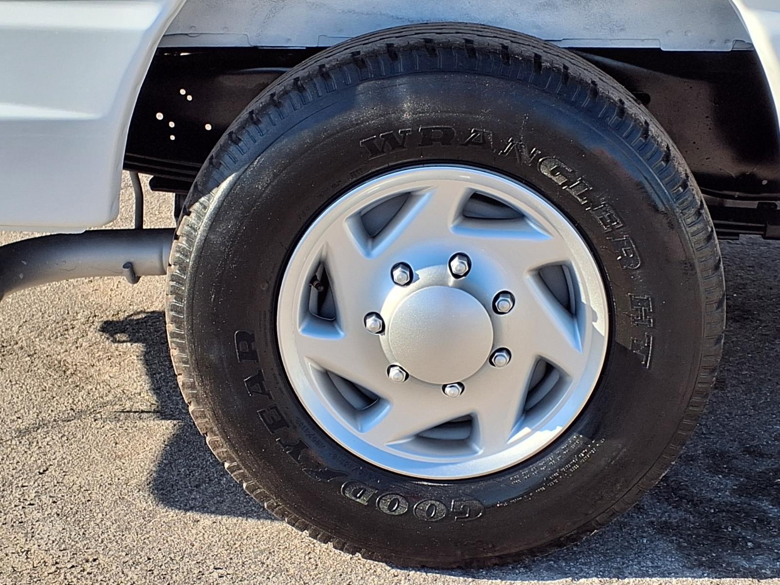 Used 2013 Ford E-350 - photo 35