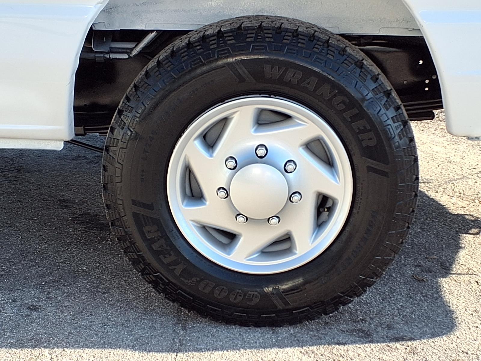 Used 2013 Ford E-350 - photo 37