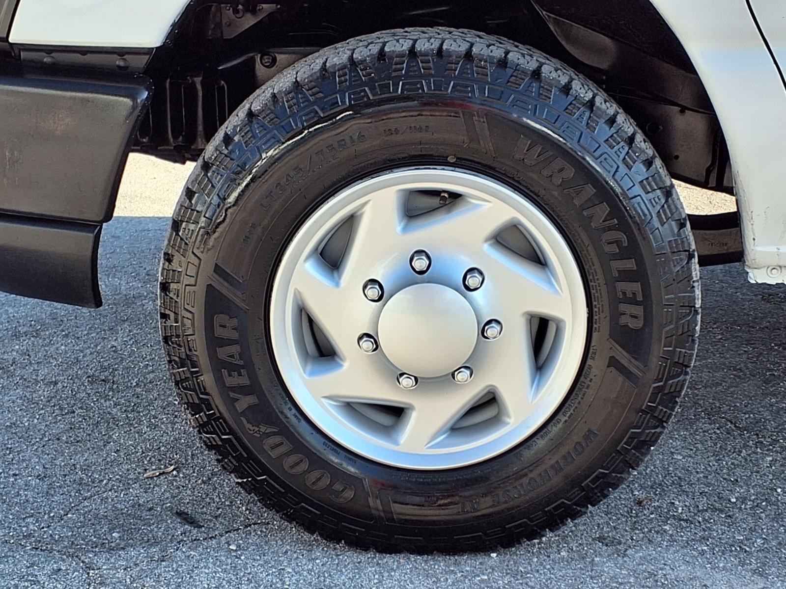 Used 2013 Ford E-350 - photo 39