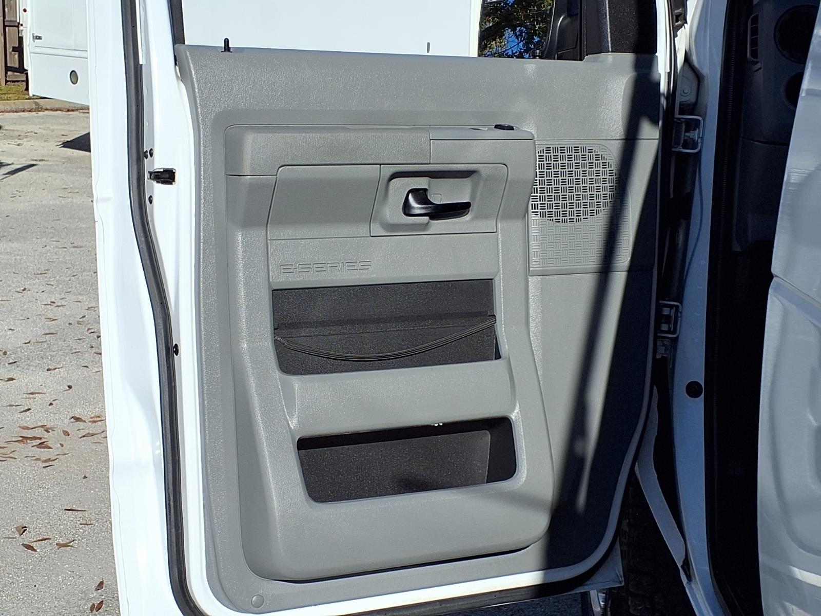 Used 2013 Ford E-250 - photo 18
