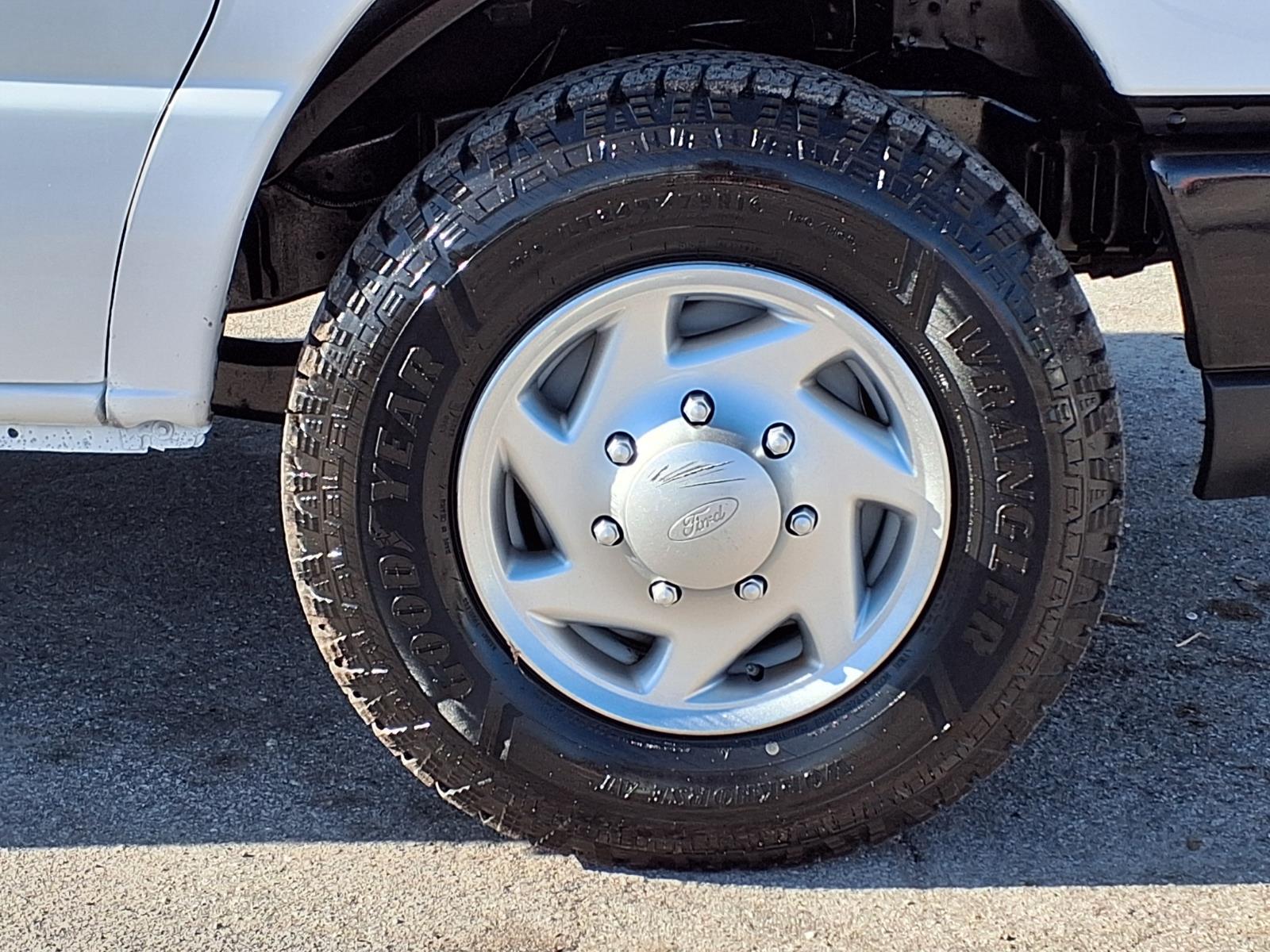 Used 2013 Ford E-250 - photo 35