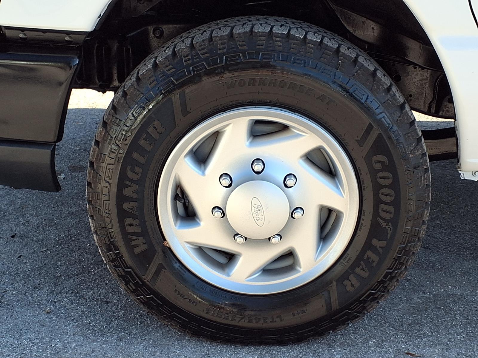 Used 2013 Ford E-250 - photo 41