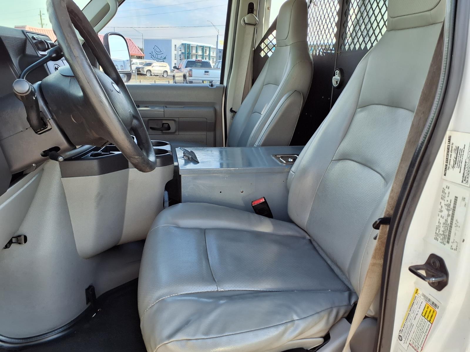 Used 2013 Ford E-250 - photo 15