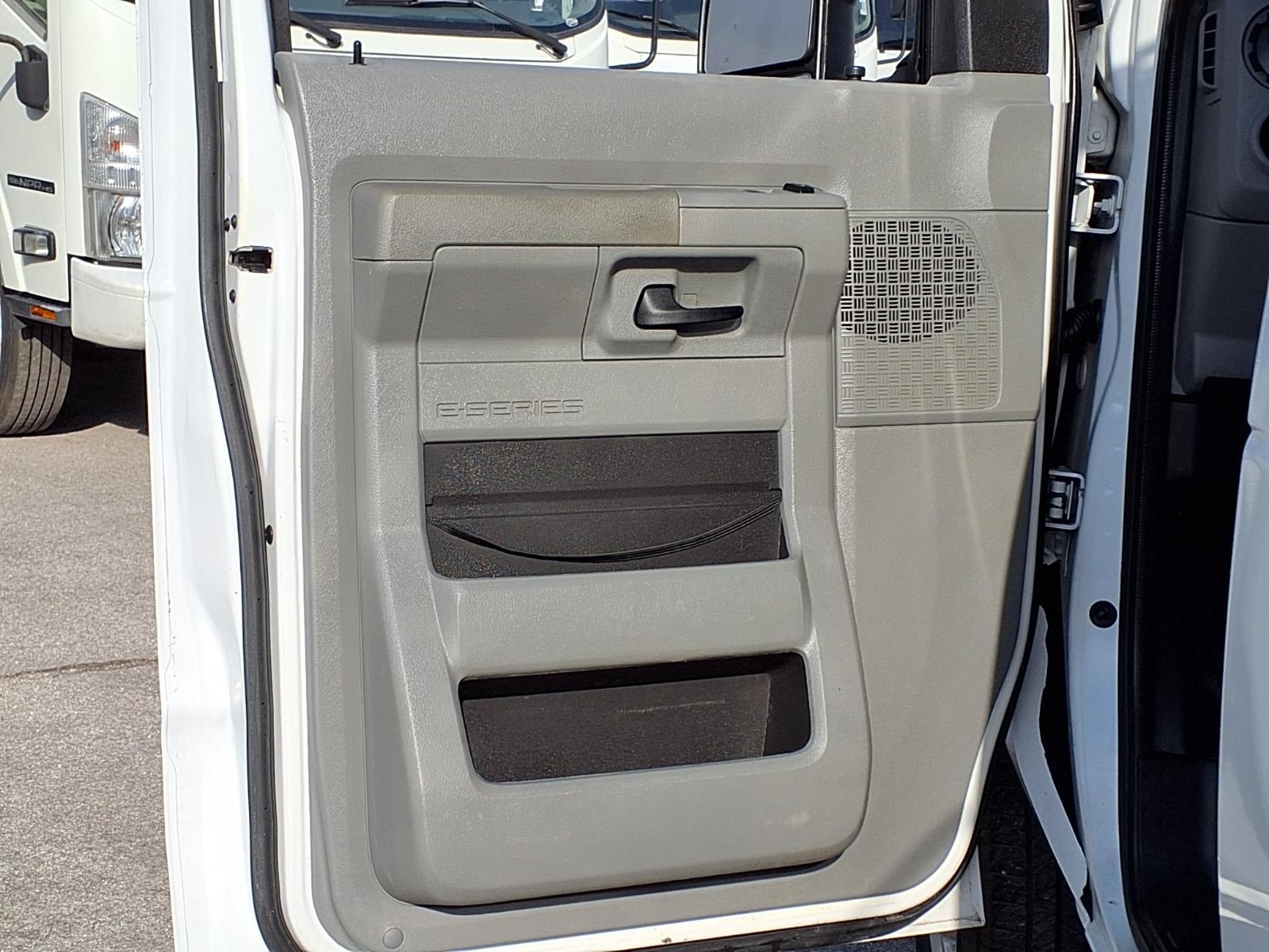 Used 2013 Ford E-250 - photo 16
