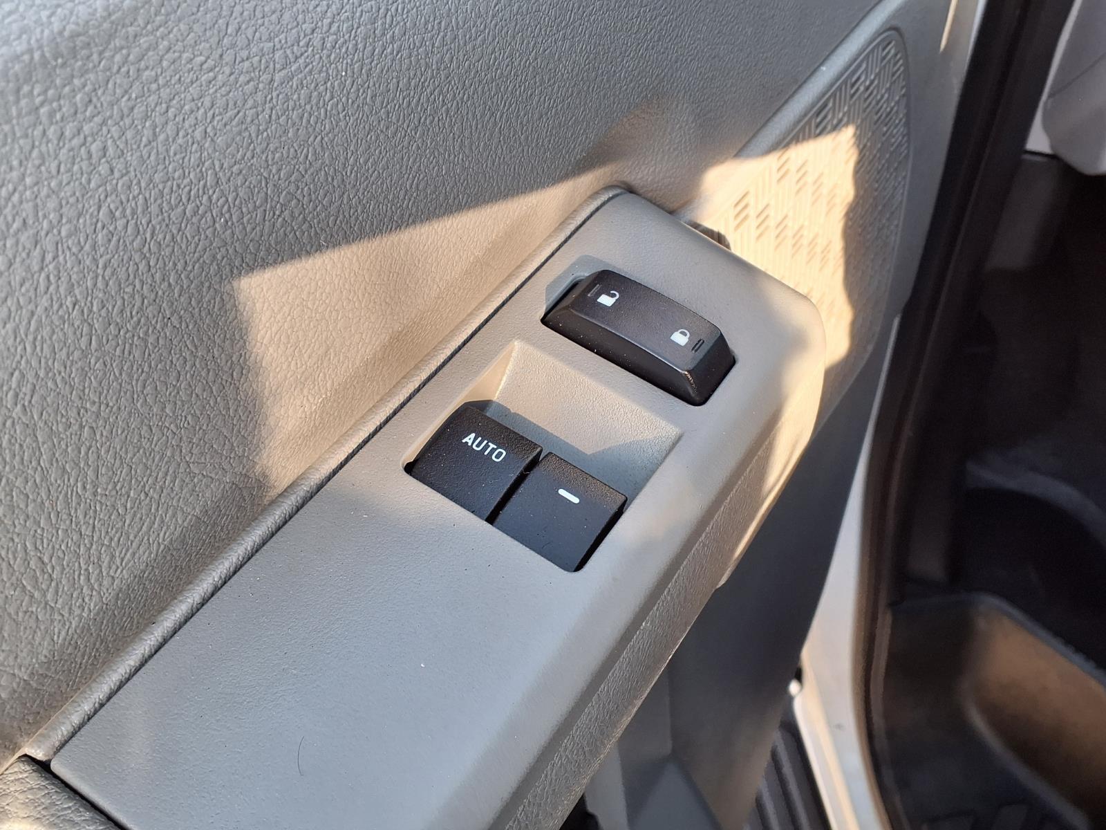 Used 2013 Ford E-250 - photo 17