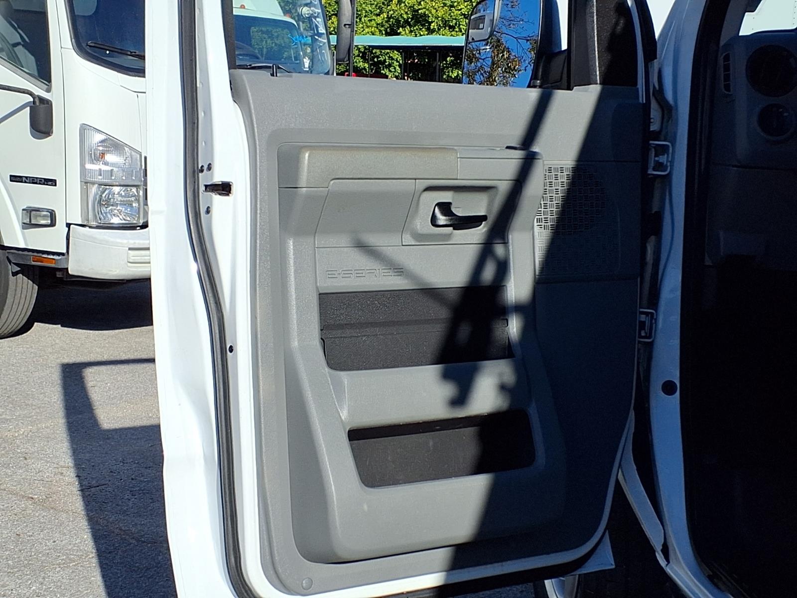 Used 2012 Ford E-250 - photo 17
