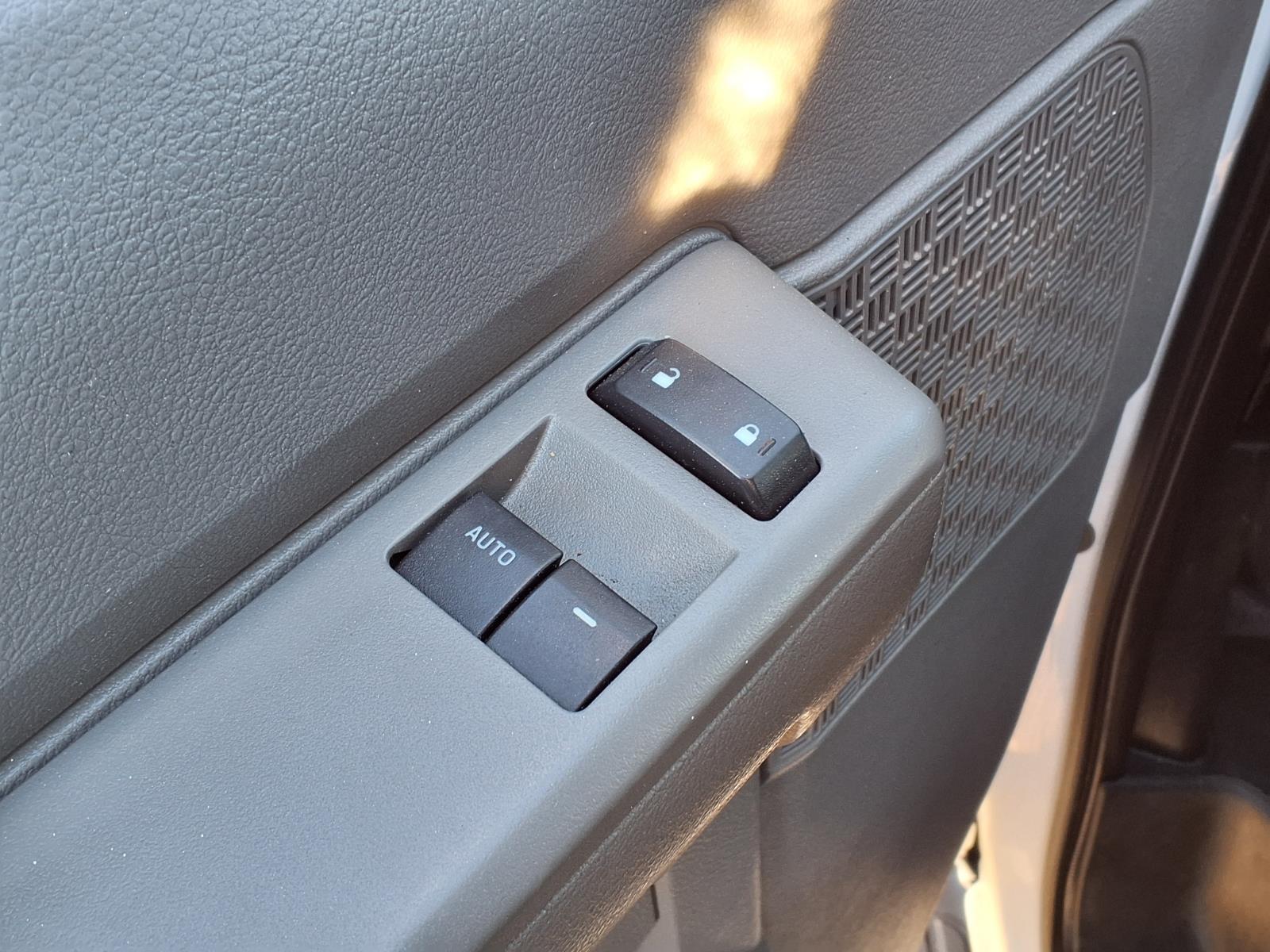 Used 2012 Ford E-250 - photo 18
